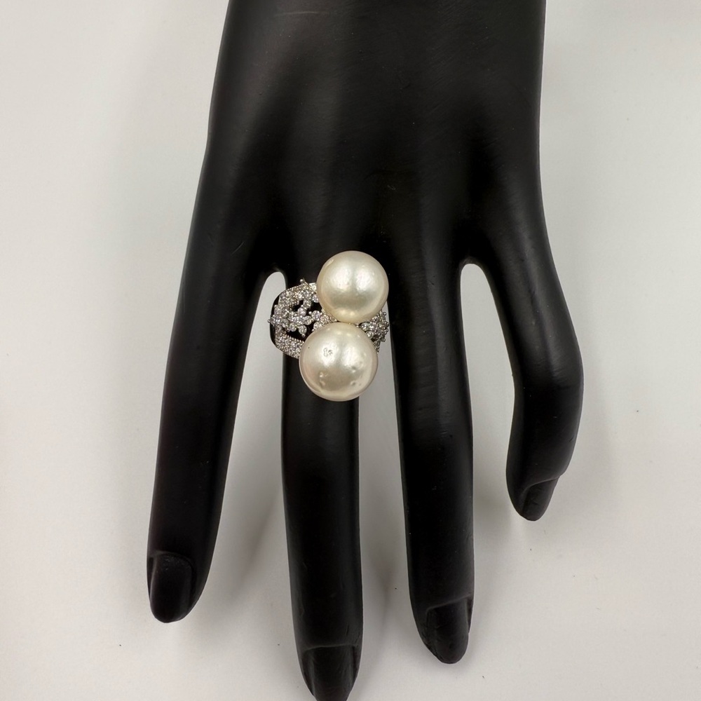Elegant Pearl and Silver Ring